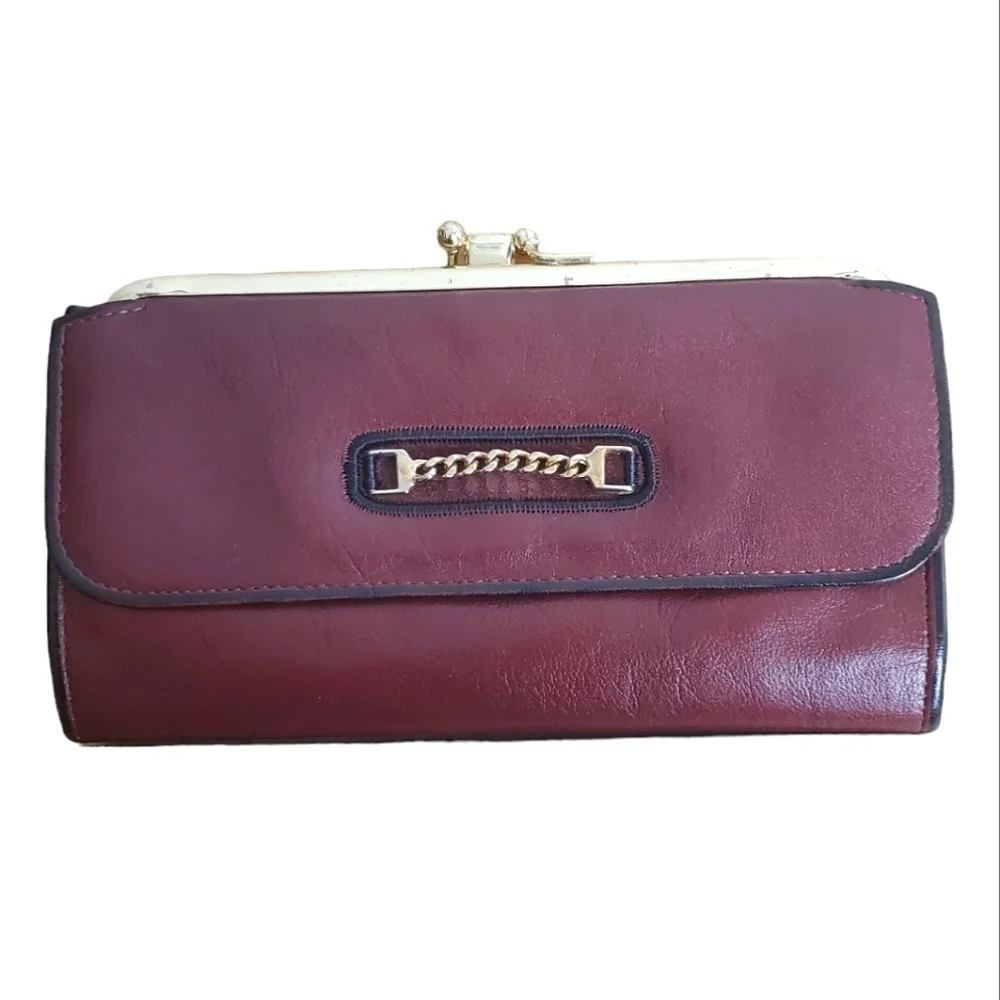 Vntg Princess Gardner Wallet. Brown cowhide leather.